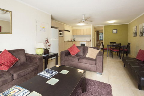 Burleigh Palms Holiday Apartments - C Tourism 36