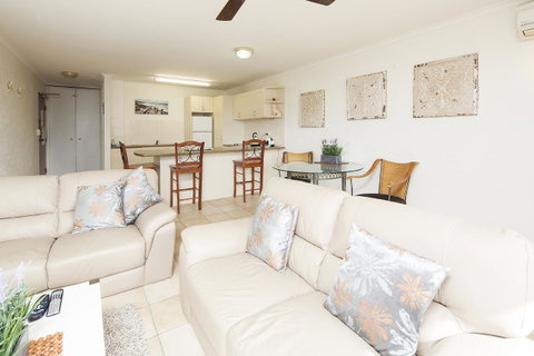 Burleigh Palms Holiday Apartments - C Tourism 25