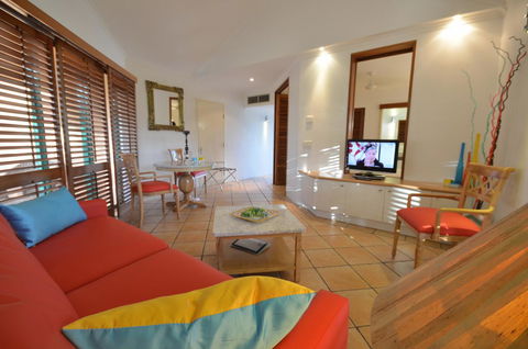 Martinique On Macrossan - C Tourism 2