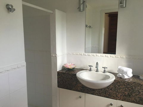 Martinique On Macrossan - C Tourism 9