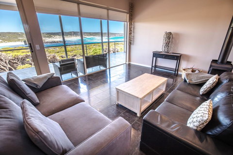 Hanson Bay Cabins - C Tourism 7