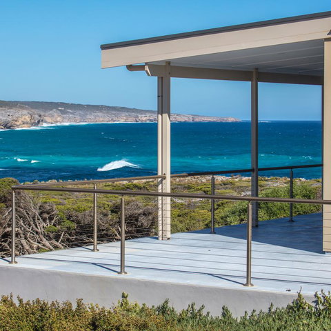 Hanson Bay Cabins - C Tourism 11