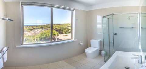 Hanson Bay Cabins - C Tourism 8