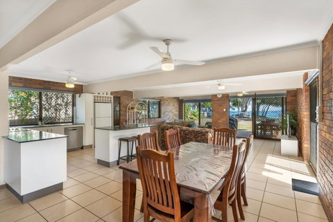 Bribie Beach House - C Tourism 9