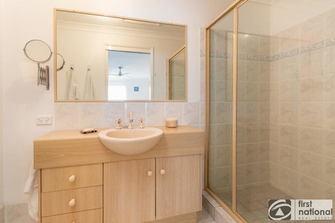 Immaculate Spacious Second Floor Unit Overlooking Pristine Parklands - C Tourism 13