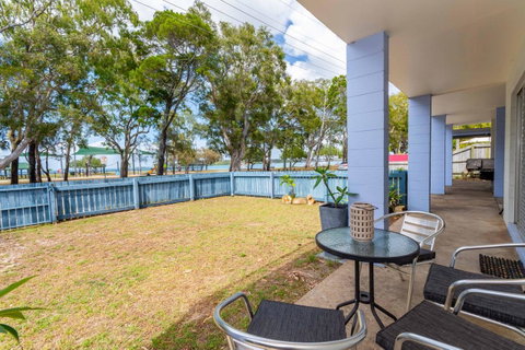 Charm And Comfort In This Ground Floor Unit With Water Views! Welsby Pde, Bongaree - C Tourism 0