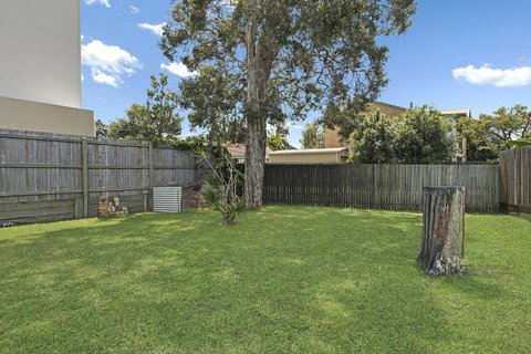 Charm And Comfort In This Ground Floor Unit With Water Views! Welsby Pde, Bongaree - C Tourism 8