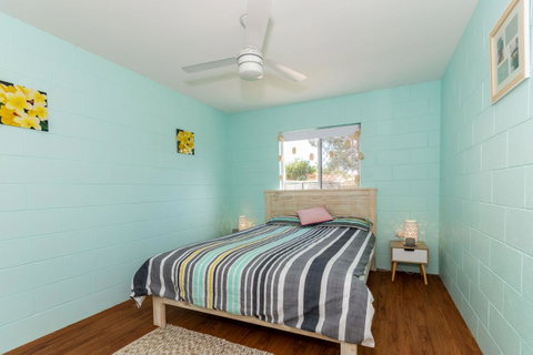 Charm And Comfort In This Ground Floor Unit With Water Views! Welsby Pde, Bongaree - C Tourism 9