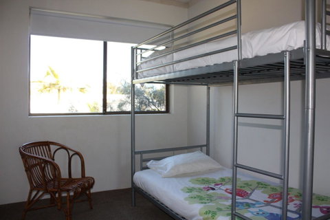 Close To Surf Beach, Surf Club, Hotel And Shops - Boyd St, Woorim - C Tourism 2