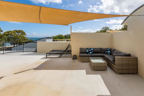 Waterfront Views From Private Rooftop Balcony - Bayview South Esp, Bongaree - C Tourism 13