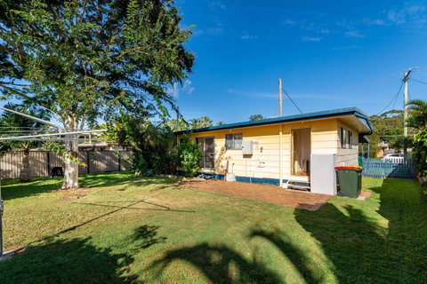 Pet Friendly Cottage In The Heart Of Bribie - Wirraway St, Bongaree - C Tourism 10