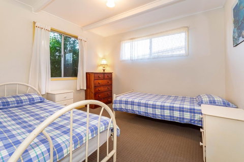 Pet Friendly Cottage In The Heart Of Bribie - Wirraway St, Bongaree - C Tourism 4