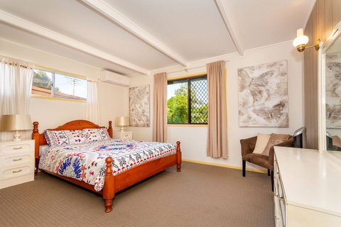 Pet Friendly Cottage In The Heart Of Bribie - Wirraway St, Bongaree - C Tourism 6