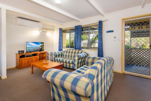 Pet Friendly Cottage In The Heart Of Bribie - Wirraway St, Bongaree - C Tourism 0