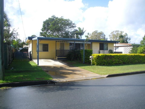 Pet Friendly Cottage In The Heart Of Bribie - Wirraway St, Bongaree - C Tourism 15