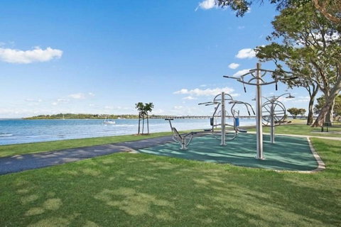 Pet Friendly Cottage In The Heart Of Bribie - Wirraway St, Bongaree - C Tourism 16