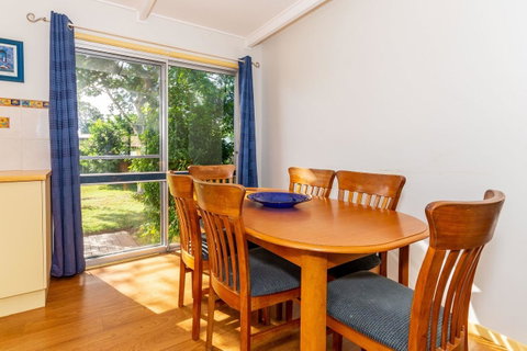 Pet Friendly Cottage In The Heart Of Bribie - Wirraway St, Bongaree - C Tourism 1