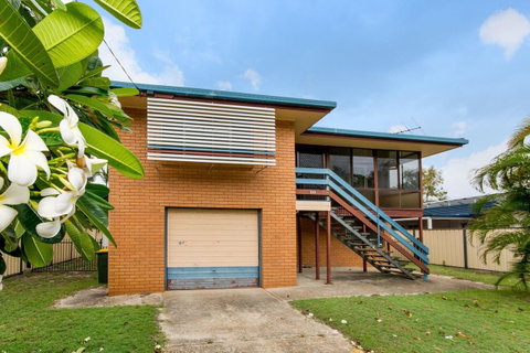 Short Stroll To Surf Beach - North Street, Woorim - C Tourism 0