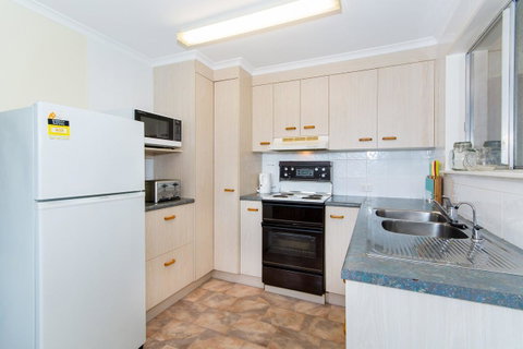 Short Stroll To Surf Beach - North Street, Woorim - C Tourism 3