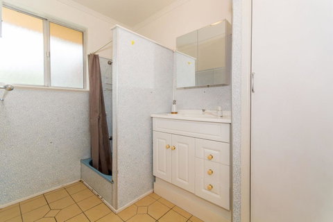 Short Stroll To Surf Beach - North Street, Woorim - C Tourism 5