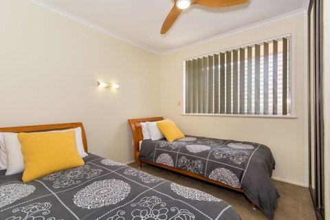 Short Stroll To Surf Beach - North Street, Woorim - C Tourism 13