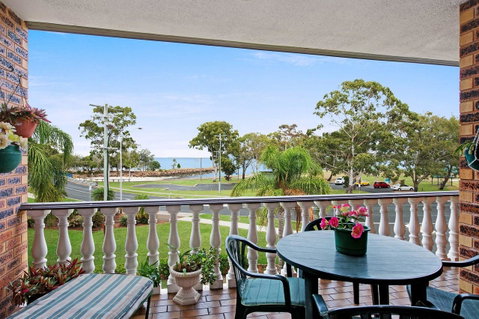 Huge Top Floor Unit Across The Road....Waterfront!! - C Tourism 0