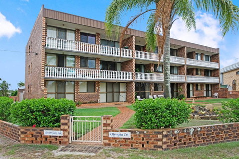 Huge Top Floor Unit Across The Road....Waterfront!! - C Tourism 19