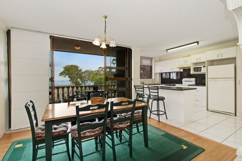Huge Top Floor Unit Across The Road....Waterfront!! - C Tourism 4