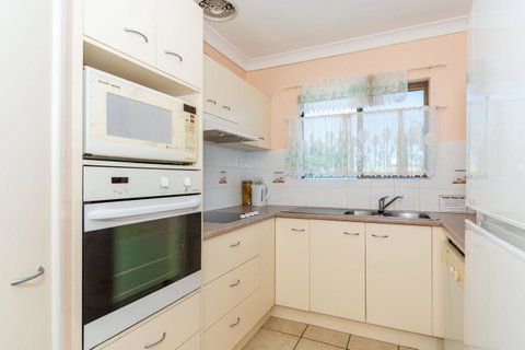 Water Views - Top Floor -Clearview Apartments South Esp, Bongaree - C Tourism 6
