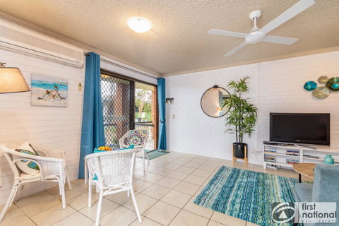 Air Conditioned Unit Stones Throw To The Waterfront. - C Tourism 3