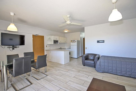 Anchorage On Straddie - C Tourism 25