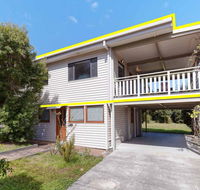 'Beach Break 1' 1/10 Lionel Street - upstairs unit with Aircon - C Tourism