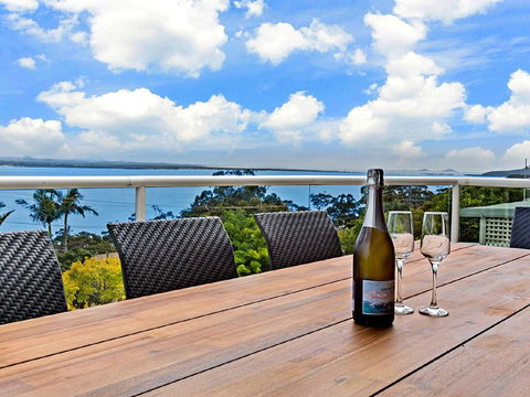 'The Bay', 25 Wallawa Rd - Huge Home With Aircon, Spectacular Views & Chromecast - C Tourism 1