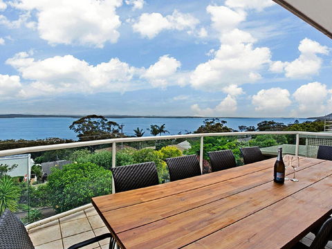 'The Bay', 25 Wallawa Rd - Huge Home With Aircon, Spectacular Views & Chromecast - C Tourism 0