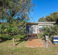 'The Croft' 11 Boulder Bay Rd - Cosy Beach House with Aircon  only 270m to the Beach - C Tourism
