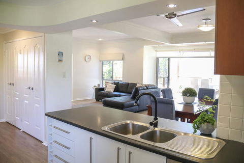 'Top Tier' Dog Friendly Holiday Home - C Tourism 2