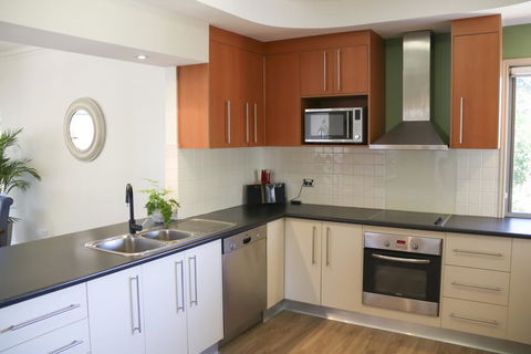 'Top Tier' Dog Friendly Holiday Home - C Tourism 1