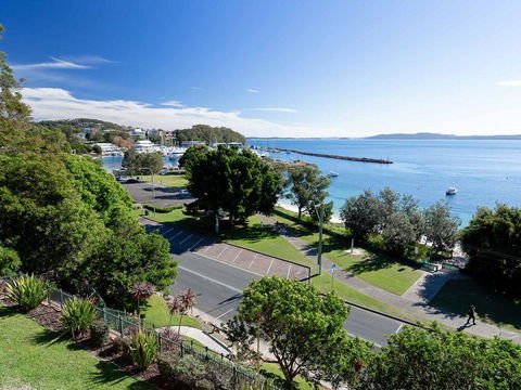 1 'Kiah', 53 Victoria Parade - Stunning Views, Wifi, Aircon, Just Across The Road To The Water - C Tourism 0