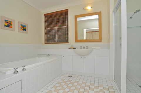 1 Bedroom Executive Villa Located Within Cypress Lakes - C Tourism 1