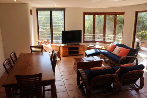 1/9 Marine Parade, Wategos Beach - Beachbound - C Tourism 2