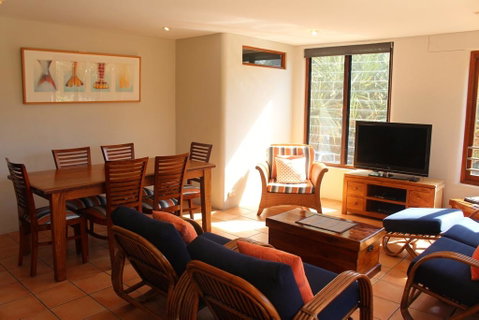 1/9 Marine Parade, Wategos Beach - Beachbound - C Tourism 1