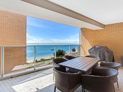10 'Kiah' 53 Victoria Parade - Waterfront Views, AIRCON And Close To The Marina. - C Tourism 2