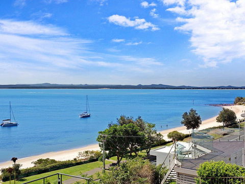 10 'Kiah' 53 Victoria Parade - Waterfront Views, AIRCON And Close To The Marina. - C Tourism 1