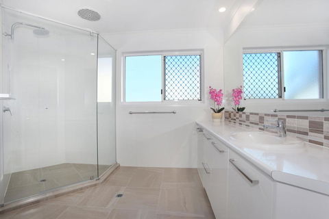 10 Mona Vista Crt, Coolum Beach, VIEWS, WiFi, Pet Friendly - C Tourism 3