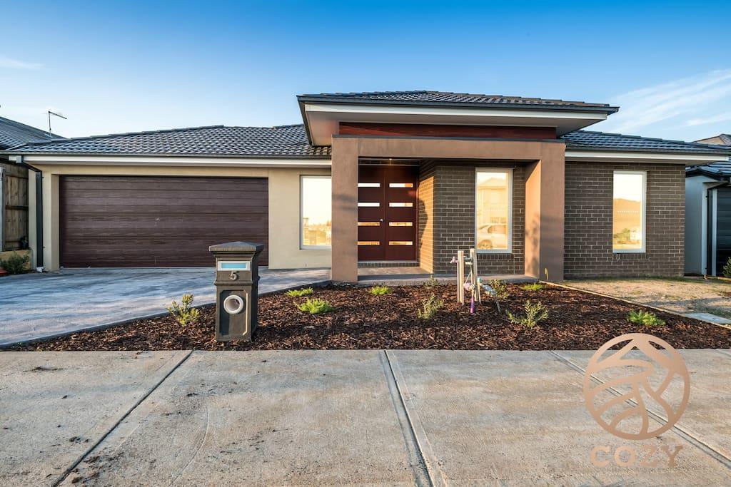Eynesbury VIC C Tourism