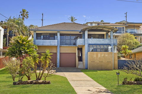 143 Matthew Flinders Drive, Port Macquarie - C Tourism 1