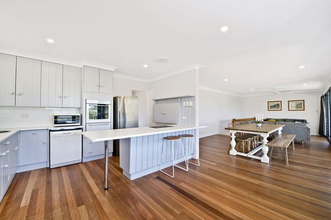 143 Matthew Flinders Drive, Port Macquarie - C Tourism 3