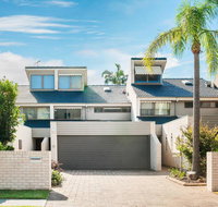 15 'The Moorings' 4 Cromarty Road - stunning with water views  pool - C Tourism