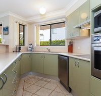 2 'Peninsula Waters' - three bedroom unit with spacious private courtyard  WIFI - C Tourism