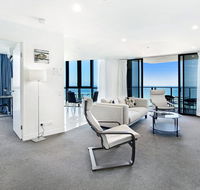 2 Bedroom Ocean View Apartment in Surfers Paradise - C Tourism